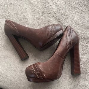 Maxstudio High heel size 6 Brown ( Fine Leather )